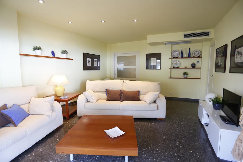 Apartamentos Alquihouse Vilafortuny Cambrils Szoba fotó